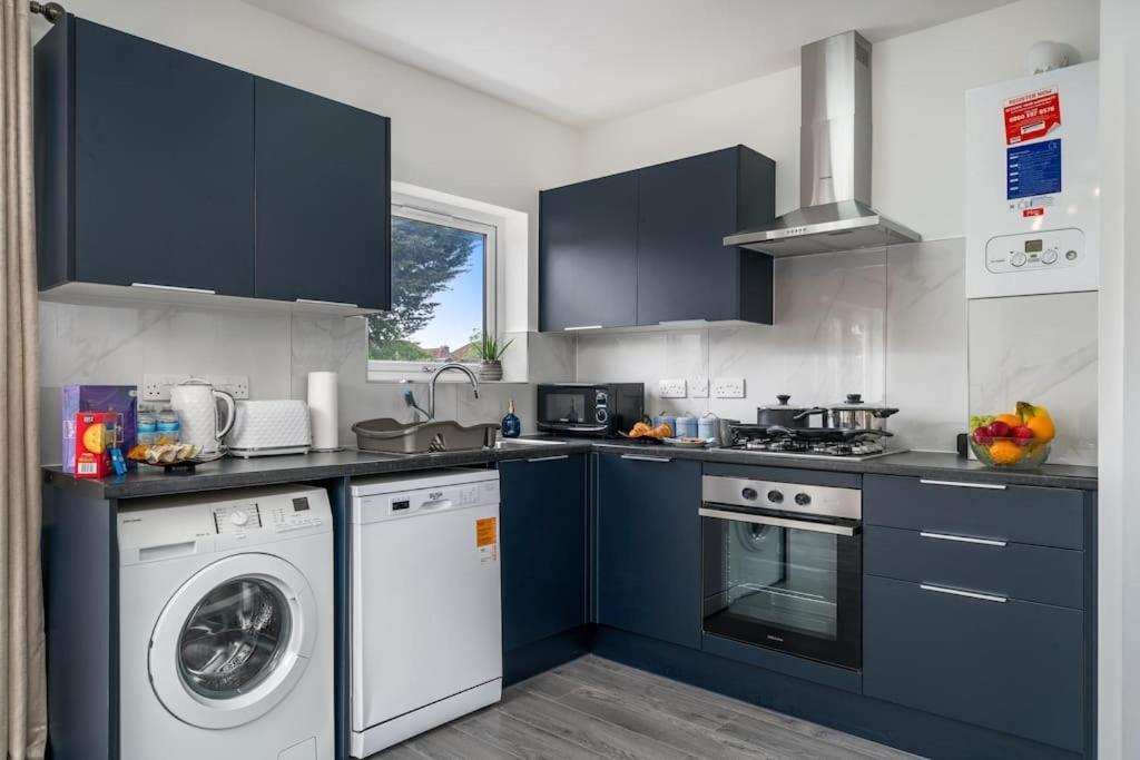 Lux 3Bed Near Wembley With Parking By Oceana Group - Sleeps 8 Apartment ฮาร์โรว์ ภายนอก รูปภาพ